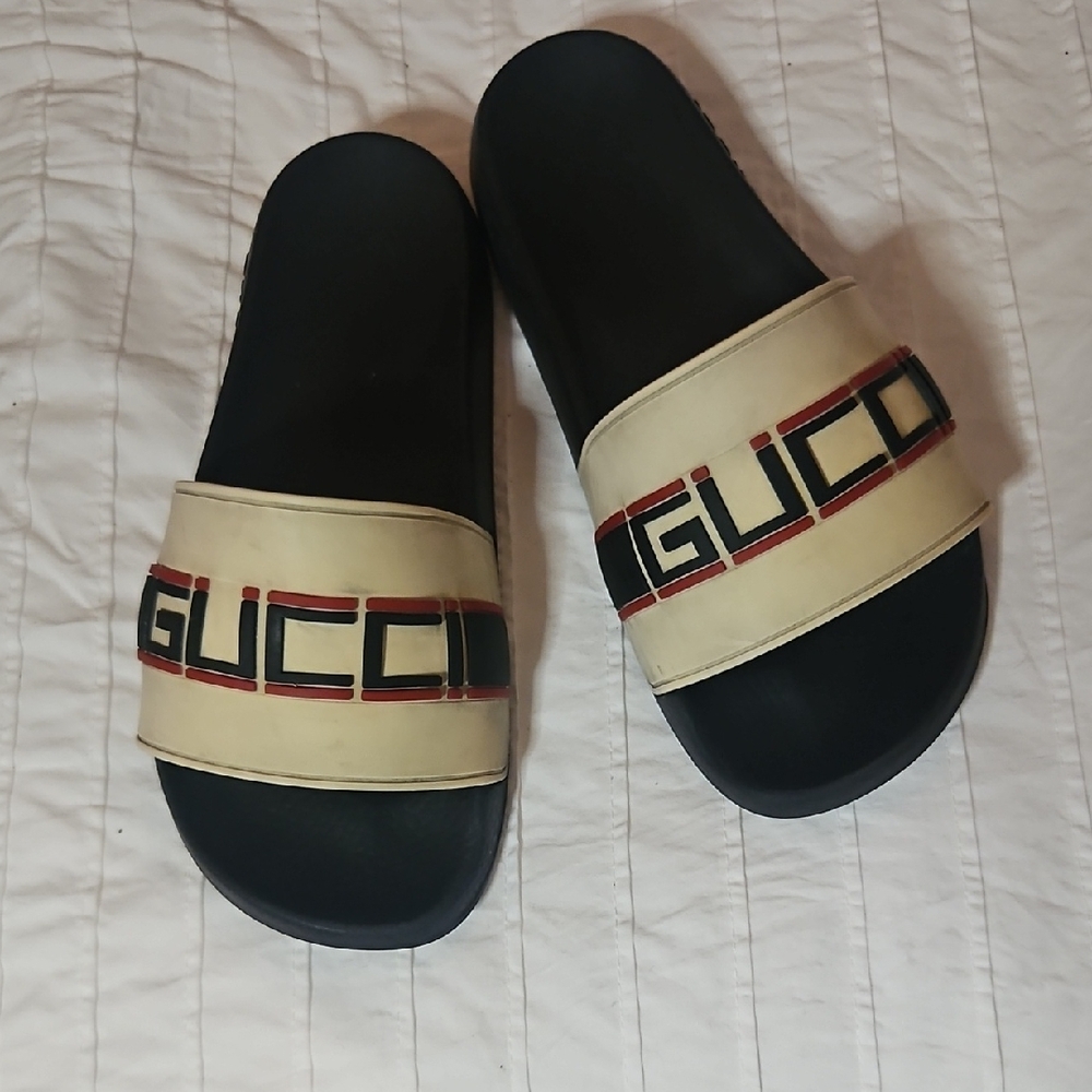 Gucci Black and Cream Logo Slide Sandals with Red Accent